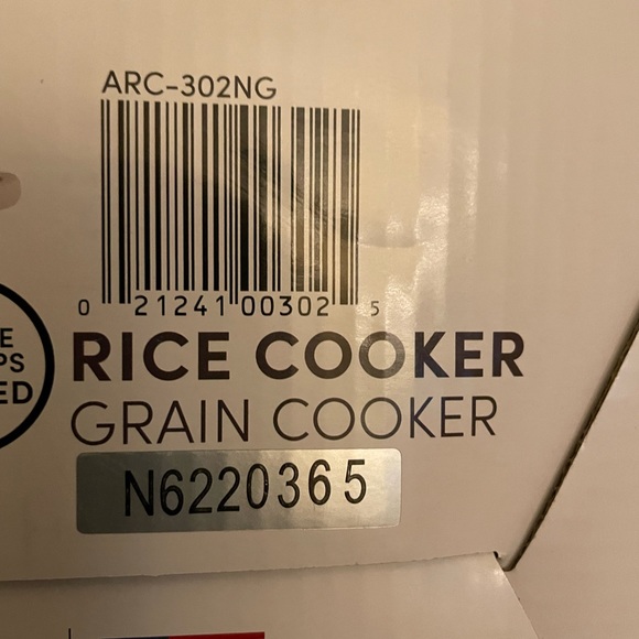 Effortlessly Cook Perfect Rice and Grains with our 4 Cup Rice & Grain Cooker - Picture 5 of 6